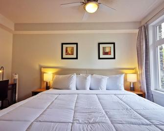 King Bed Lovely 1 BR hotel room cls DT Canmore, Gym, UG Parking - Canmore - Bedroom