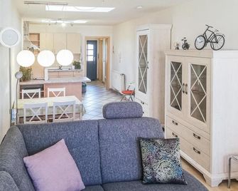 1 Bedroom Nice Apartment In Barth - Barth - Wohnzimmer