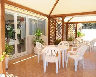 Hotel Garden - San Giovanni Rotondo - Patio