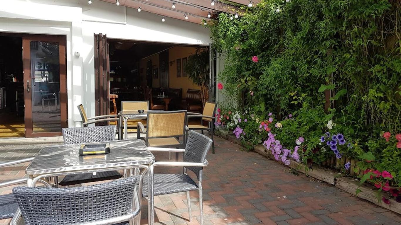 مايلز كريك جيست هاوس