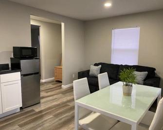 Rockwood Resort Motel - Lake Ozark - Dining room
