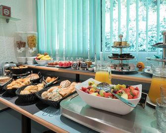 Logis Hôtel Atrium Epinal Golbey - Golbey - Bufé