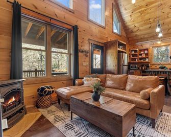 Luxury Cabins Hot Tub, Trails, 2 Ponds & Waterfall - Cashiers - Living room