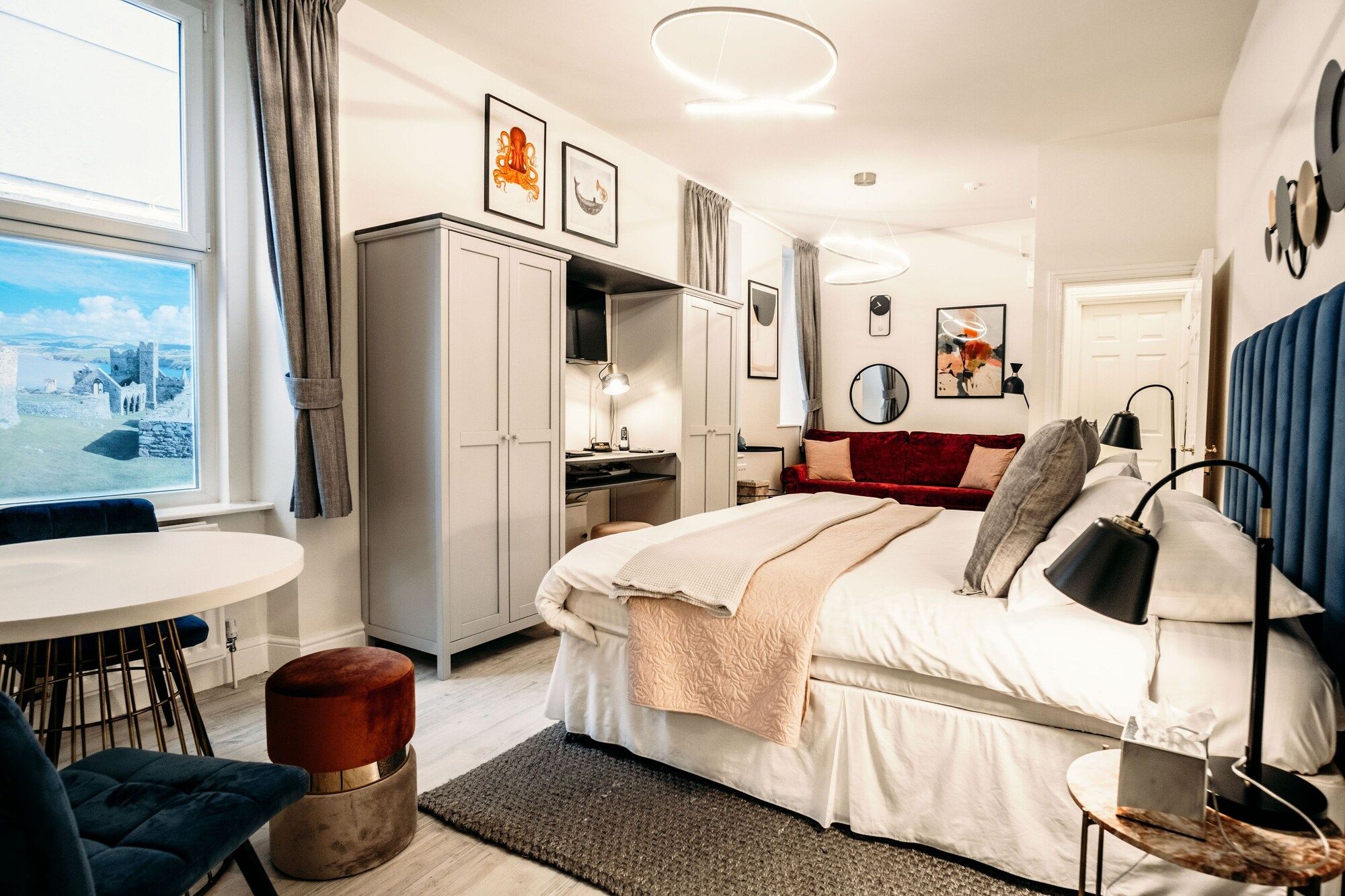 The Town House - Douglas - Soverom