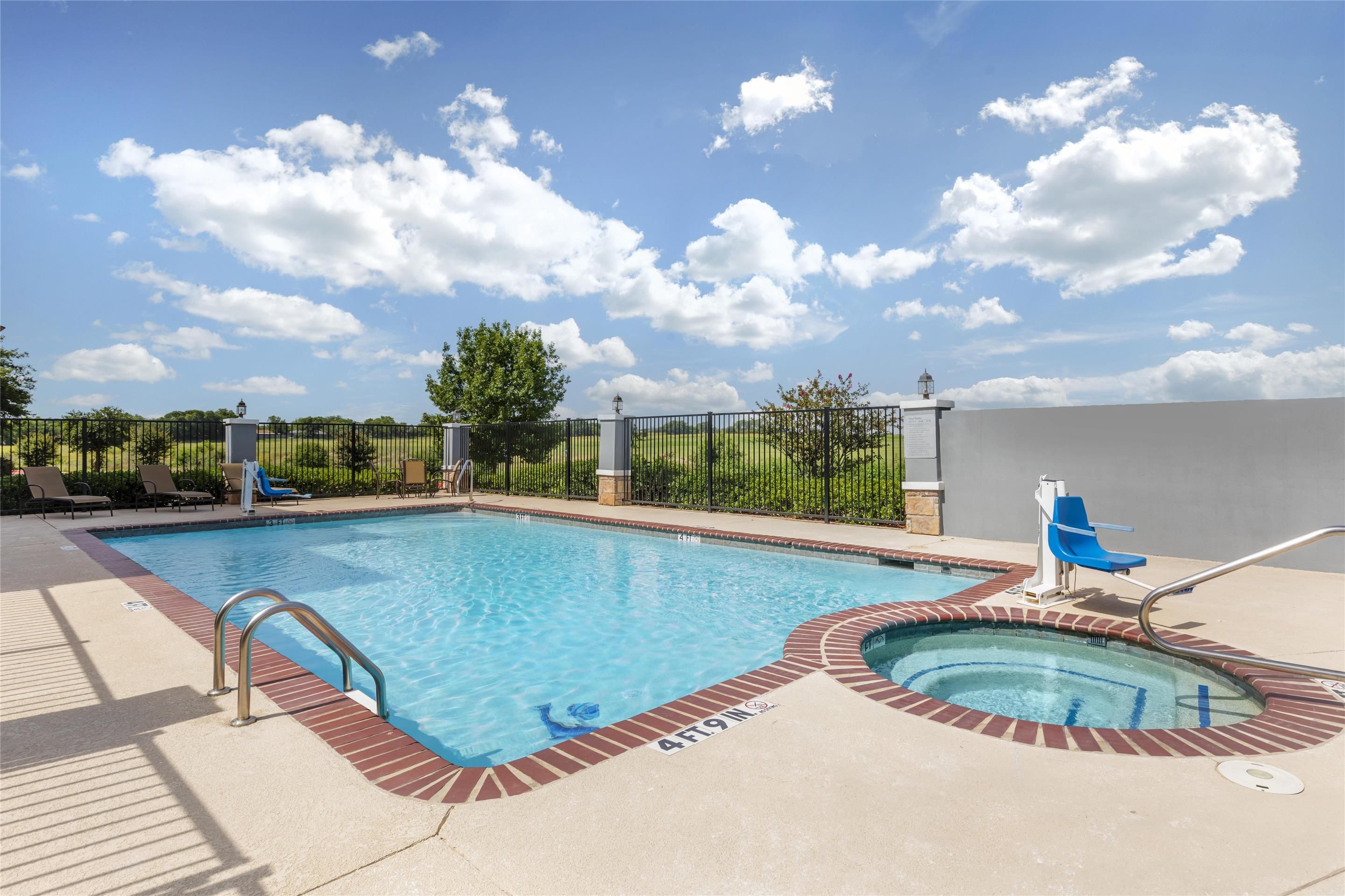 Best Western PLUS Fort Worth Forest Hill Inn & Suites - Forest Hill - Pool