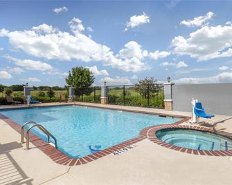 Best Western PLUS Fort Worth Forest Hill Inn & Suites - Forest Hill - Pool