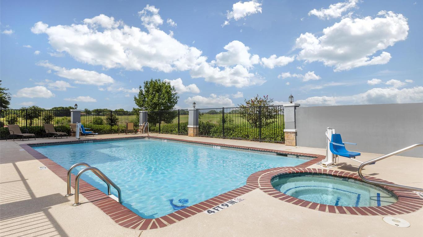 Best Western PLUS Fort Worth Forest Hill Inn & Suites