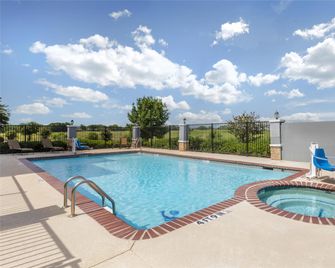 Best Western PLUS Fort Worth Forest Hill Inn & Suites - Forest Hill - Pool