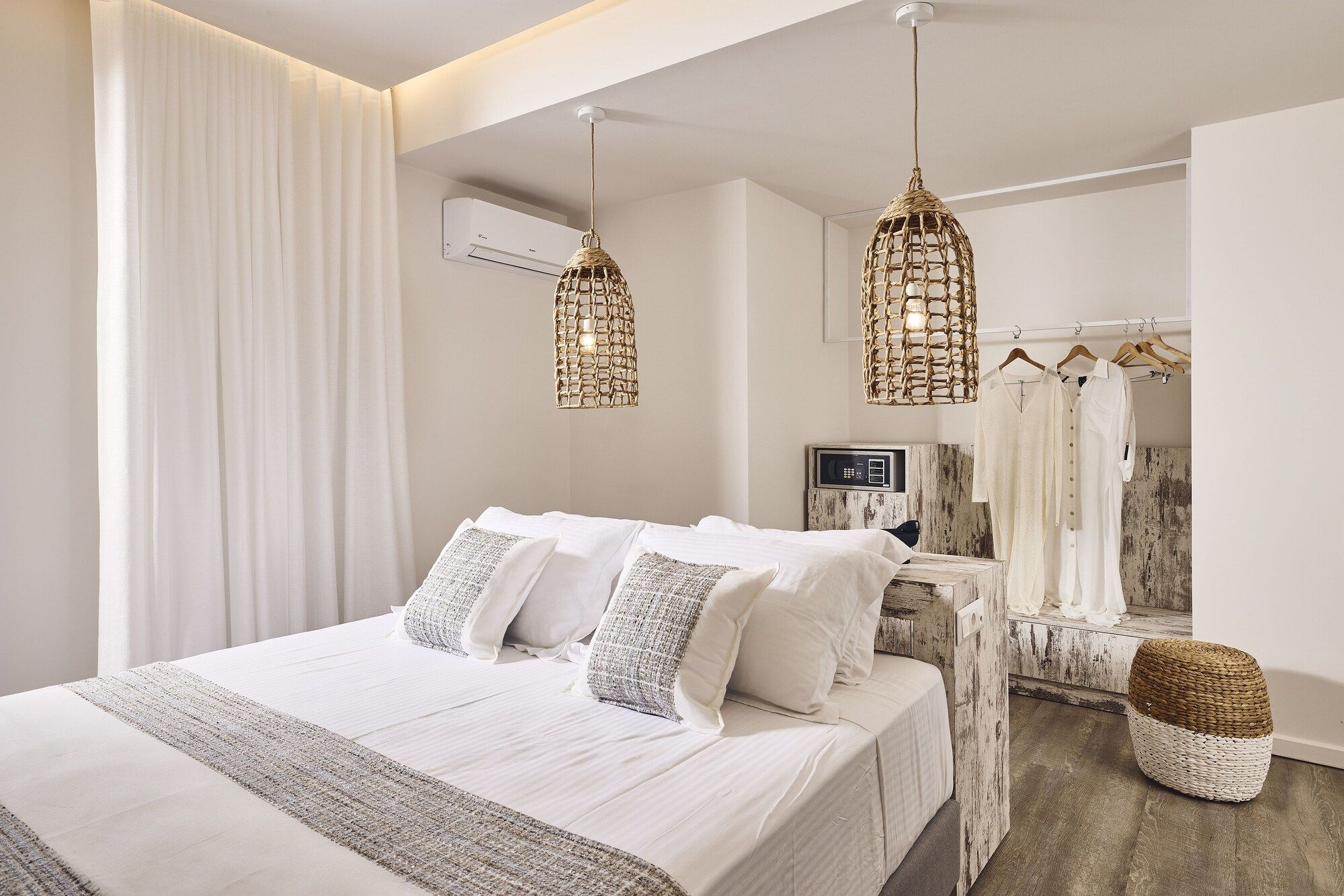 كيثنوس باي هوتل