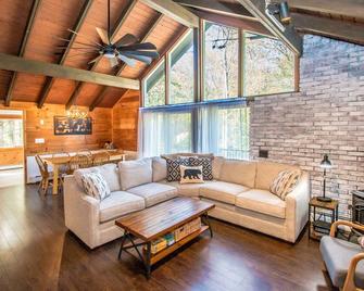 East Branch Chalet - Intervale - Living room