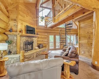 Royal Views - Private Mountain Top Cabin 2 Bedroom Cabin by Heavenly Views Resort - Gatlinburg - Stue