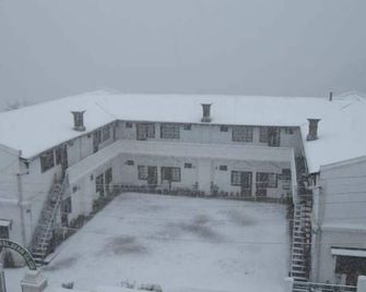 Hotel Himalayan Club - Mussoorie - Building