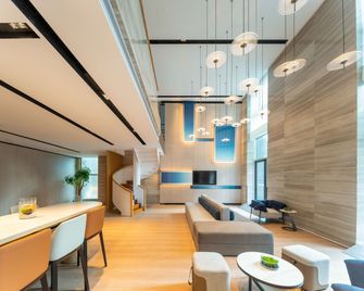 Holiday Inn Express Hangzhou Huanglong By IHG - Hangzhou - Building