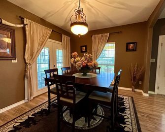 The Napoleon - Fort Stockton - Dining room