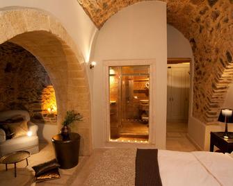 كينستيرنا هوتل - مونيمفاسيا - غرفة نوم