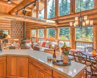 Wonderful Log Home. - Redstone