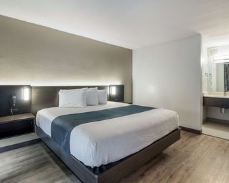 Motel 6 Groves Tx - Groves - Bedroom