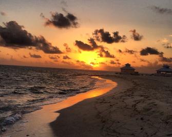 Wyndham Reef Resort 1&2 Bedroom lockout 2 Bath Ground Floor beach front EastEnd - East End - Beach