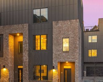 24K Escape - Rooftop Oasis, 3 Miles to Broadway! - Nashville - Building