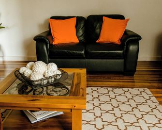 King Cottage - Wilberforce - Sala de estar