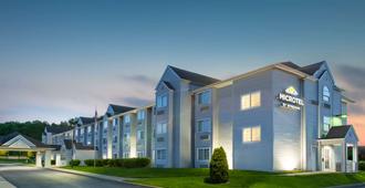 Microtel Inn & Suites by Wyndham Pittsburgh Airport - Pittsburgh - Building