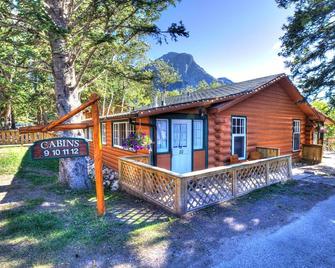 Overlander Mountain Lodge - Hinton - Edificio