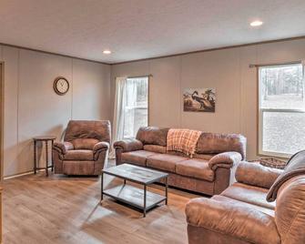 'Bayside' Louisiana Vacation Rental w/ Dock! - Many - Huiskamer