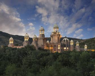 The Palace of the Lost City at Sun City Resort - Sun City Resort - Front desk