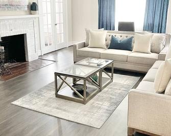 Elegant Ghent home with chic décor and Modern amenities - Norfolk