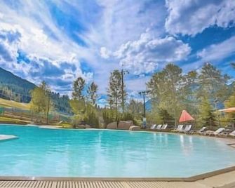 Toby Creek Lodge by StayIn - Panorama - Piscina