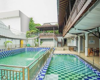 Townhouse Oak Ilir Timur I Near Ptc Mall - פלמבאנג - בריכה