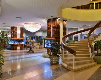 Carlton Hotel - Ταναναρίβη - Σαλόνι ξενοδοχείου