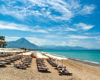 Mangia's Himera Resort - Campofelice di Roccella - Playa