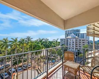 Pool Relaxation on Esplanade across Two Apartments - Darwin - Balcony