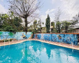 Hill Forest Resort Lonavala - Lonavala - Havuz