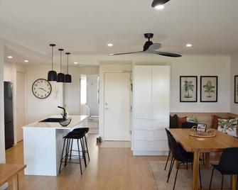 Jubilee Apartment 05 - Bring your own linen - South West Rocks - Comedor