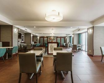 هامبتون إن بيسمارك - بسمارك - مطعم