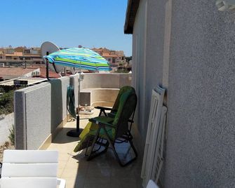 Cozy apartment in El Chaparral, 60 m², shared pool - Torrevieja - Balkon