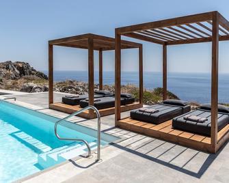 Kouros Exclusive Hotel & Suites Rhodes - פלירקי - בריכה