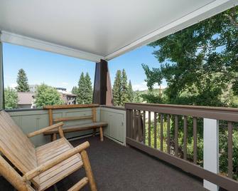 Couples getaway condo - river views and hardwood flooring - Winter Park - Balcón