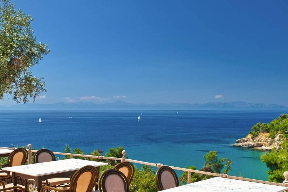 فندق ألونيسوس بيتش بونجالوز آند سويتس