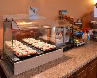 Holiday Inn Express & Suites Lancaster-Lititz By IHG - Lititz - Buffet