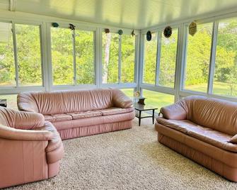 3-bedroom, 2-bath home in Cape Carteret - Cape Carteret - Sala de estar