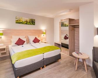 Landhotel Zur Bretzel - Babenhausen - Спальня