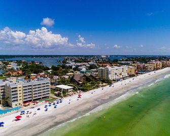 Cozy 1BR Condo w/ 0 min walk to beach! Spectacular views! Summer 2026 open! - North Redington Beach - Strand