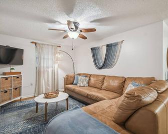 Manatee Cove Apartment Star5Vacations - Weeki Wachee - Sala de estar
