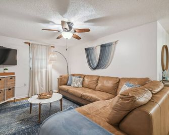 Manatee Cove Apartment Star5Vacations - Weeki Wachee - Sala de estar