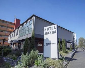 Hotel Maxim - Langenfeld - Edificio