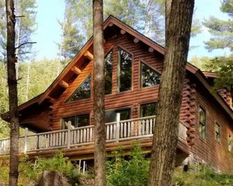 Bear Creek Cabin - Charlemont - Gebäude