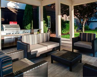 TownePlace Suites by Marriott Fresno - פרסנו - פטיו